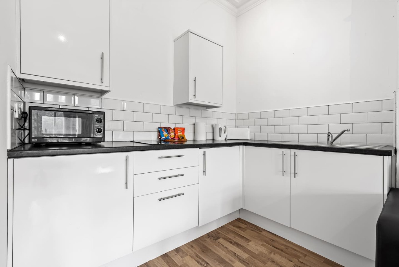Cosy Leeds Studio Ensuite | Kitchenette & WiFi & Street Parking in 1East Park Parade, England, United Kingdom, LS9 9NQ - Property image 4 - VivreStays