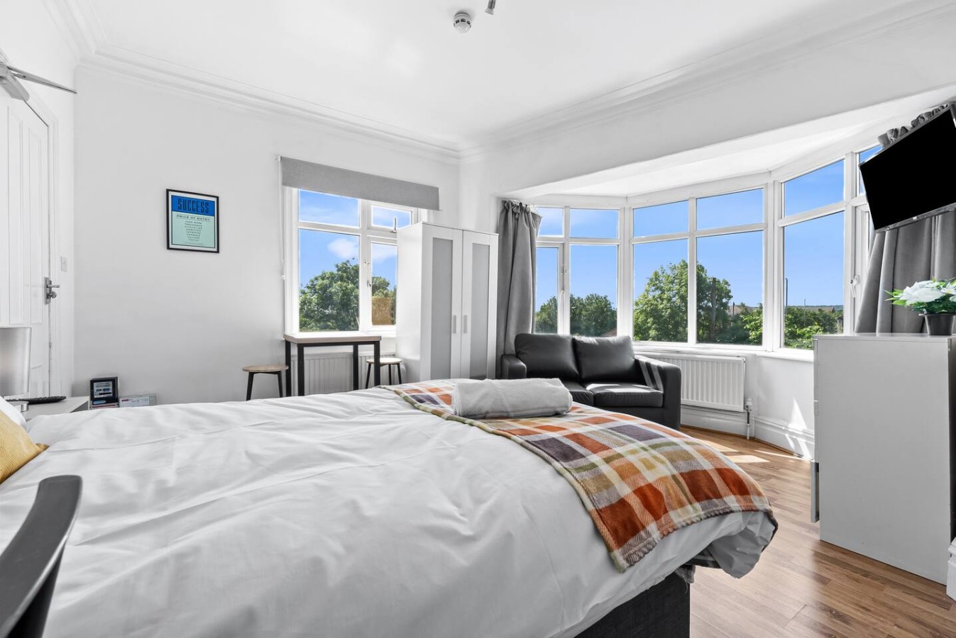 Stylish Studio Room in Leeds | Private Ensuite & Street Parking in 1East Park Parade, England, United Kingdom, LS9 9NQ - Property image 6 - VivreStays