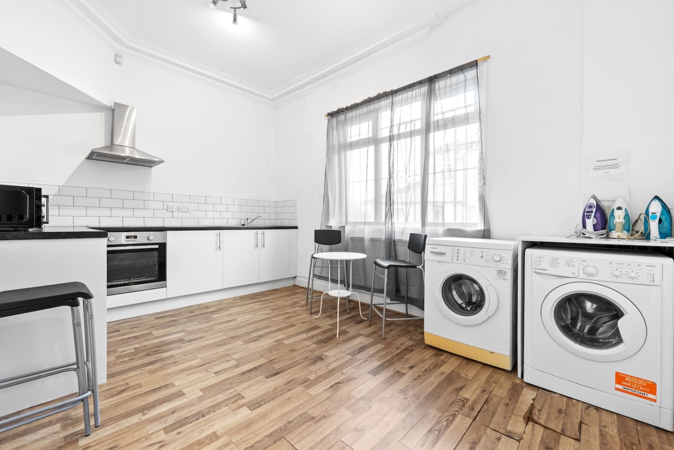 Leeds City Studio Stay | Ensuite & Kitchenette & Street Parking in 1East Park Parade, England, United Kingdom, LS9 9NQ - Property image 4 - VivreStays
