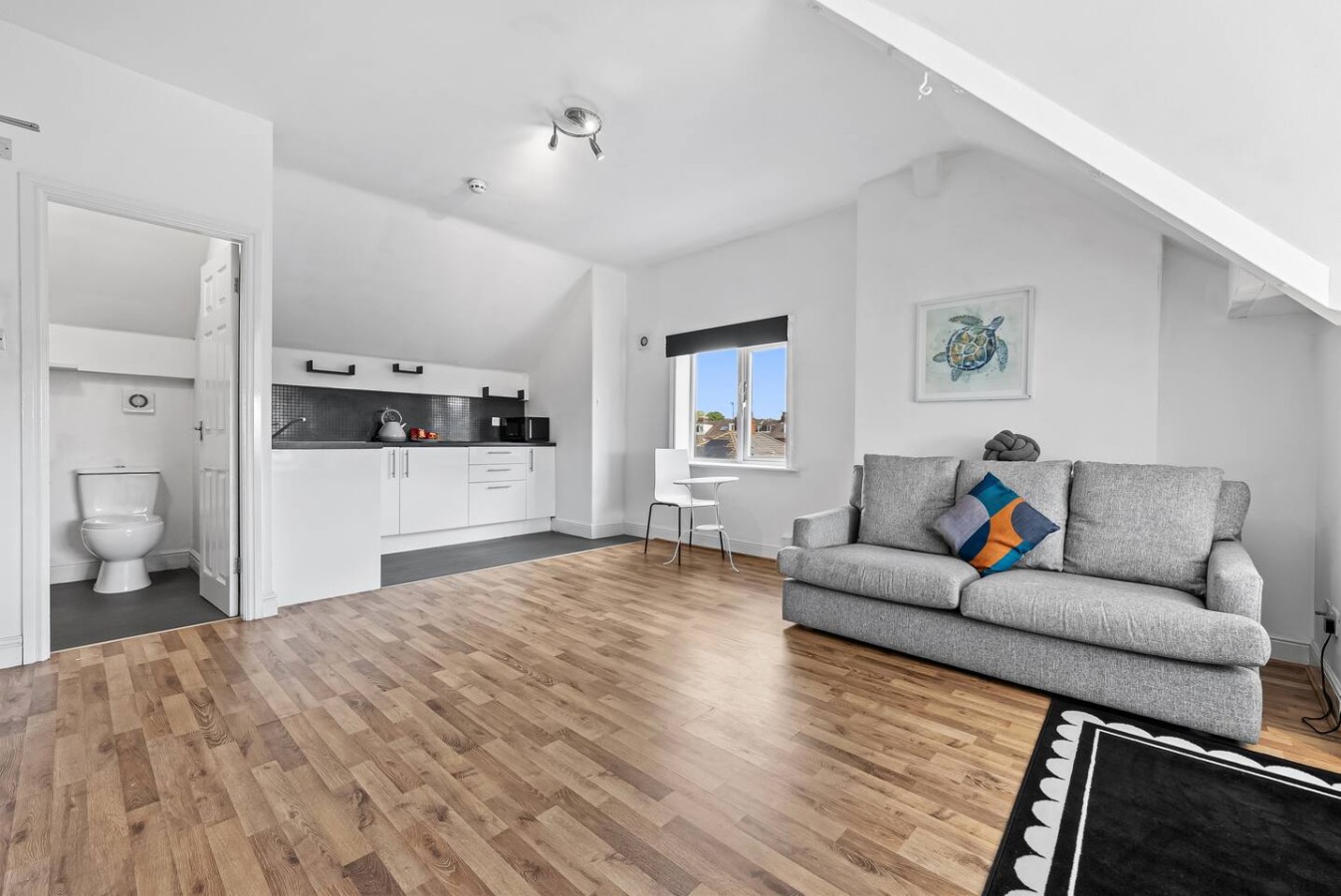 Smart Studio Ensuite Leeds | Near City Centre | Street Parking in 1East Park Parade, England, United Kingdom, LS9 9NQ - Property image 4 - VivreStays