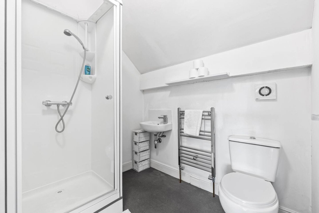 Smart Studio Ensuite Leeds | Near City Centre | Street Parking in 1East Park Parade, England, United Kingdom, LS9 9NQ - Property image 5 - VivreStays