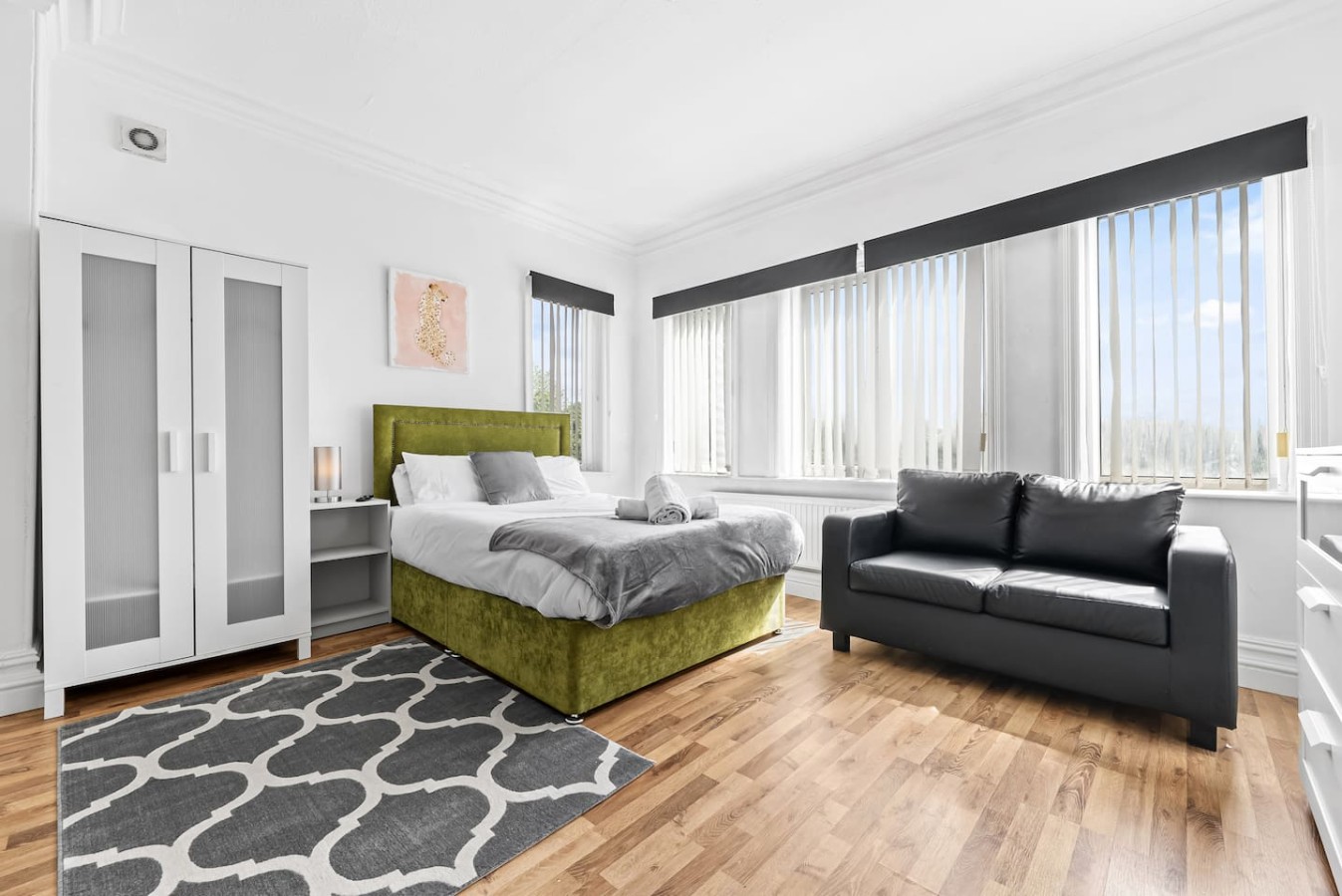 Large Modern Leeds Stay w/8 Private Ensuite Studio in 1East Park Parade, England, United Kingdom, LS9 9NQ - Property image 4 - VivreStays