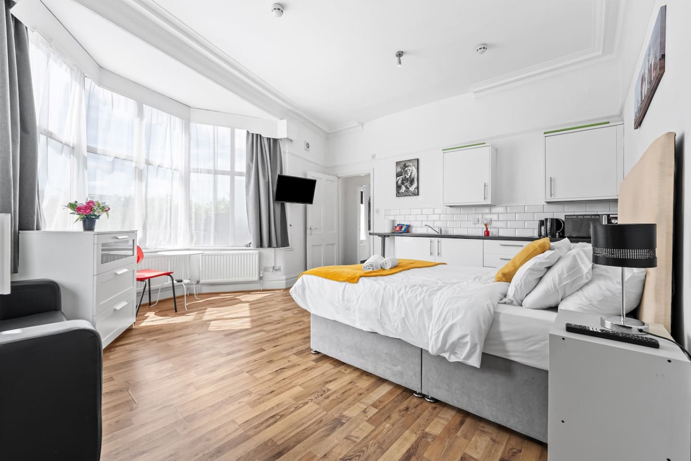 Large Modern Leeds Stay w/8 Private Ensuite Studio in 1East Park Parade, England, United Kingdom, LS9 9NQ - Property image 17 - VivreStays