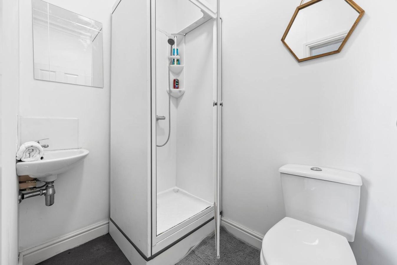Large Modern Leeds Stay w/8 Private Ensuite Studio in 1East Park Parade, England, United Kingdom, LS9 9NQ - Property image 29 - VivreStays