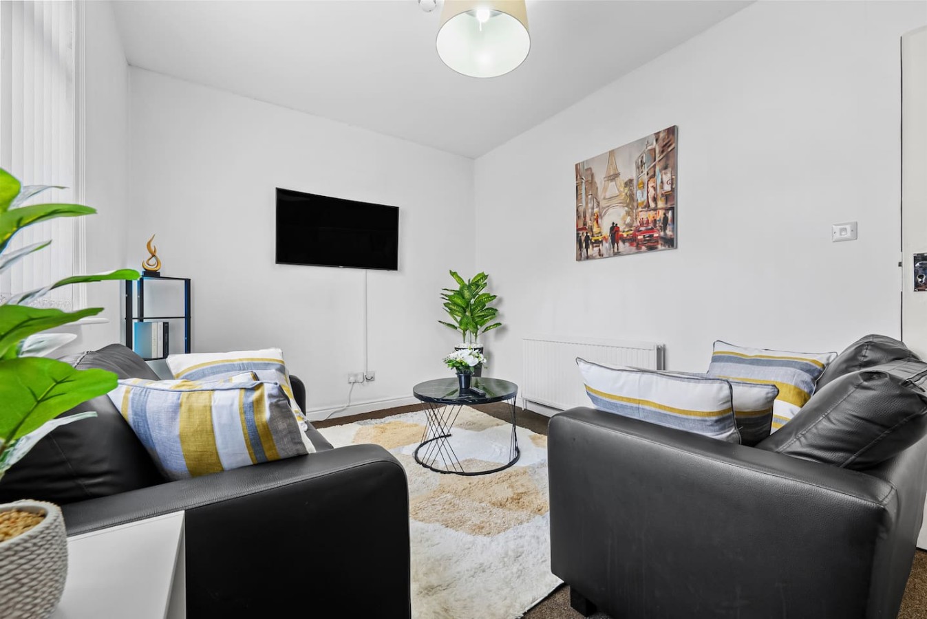 Large Modern Leeds Stay w/8 Private Ensuite Studio in 1East Park Parade, England, United Kingdom, LS9 9NQ - Property image 7 - VivreStays