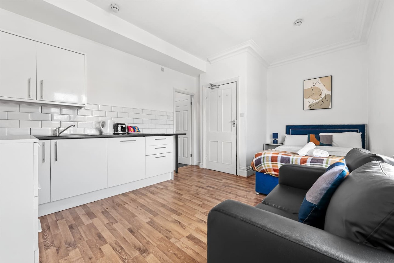 Large Modern Leeds Stay w/8 Private Ensuite Studio in 1East Park Parade, England, United Kingdom, LS9 9NQ - Property image 30 - VivreStays
