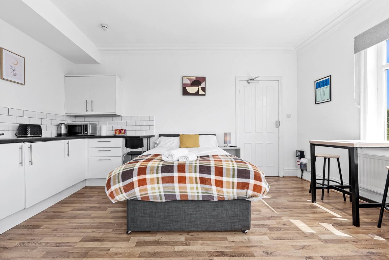 Large Modern Leeds Stay w/8 Private Ensuite Studio in 1East Park Parade, England, United Kingdom, LS9 9NQ - Property image 2 - VivreStays