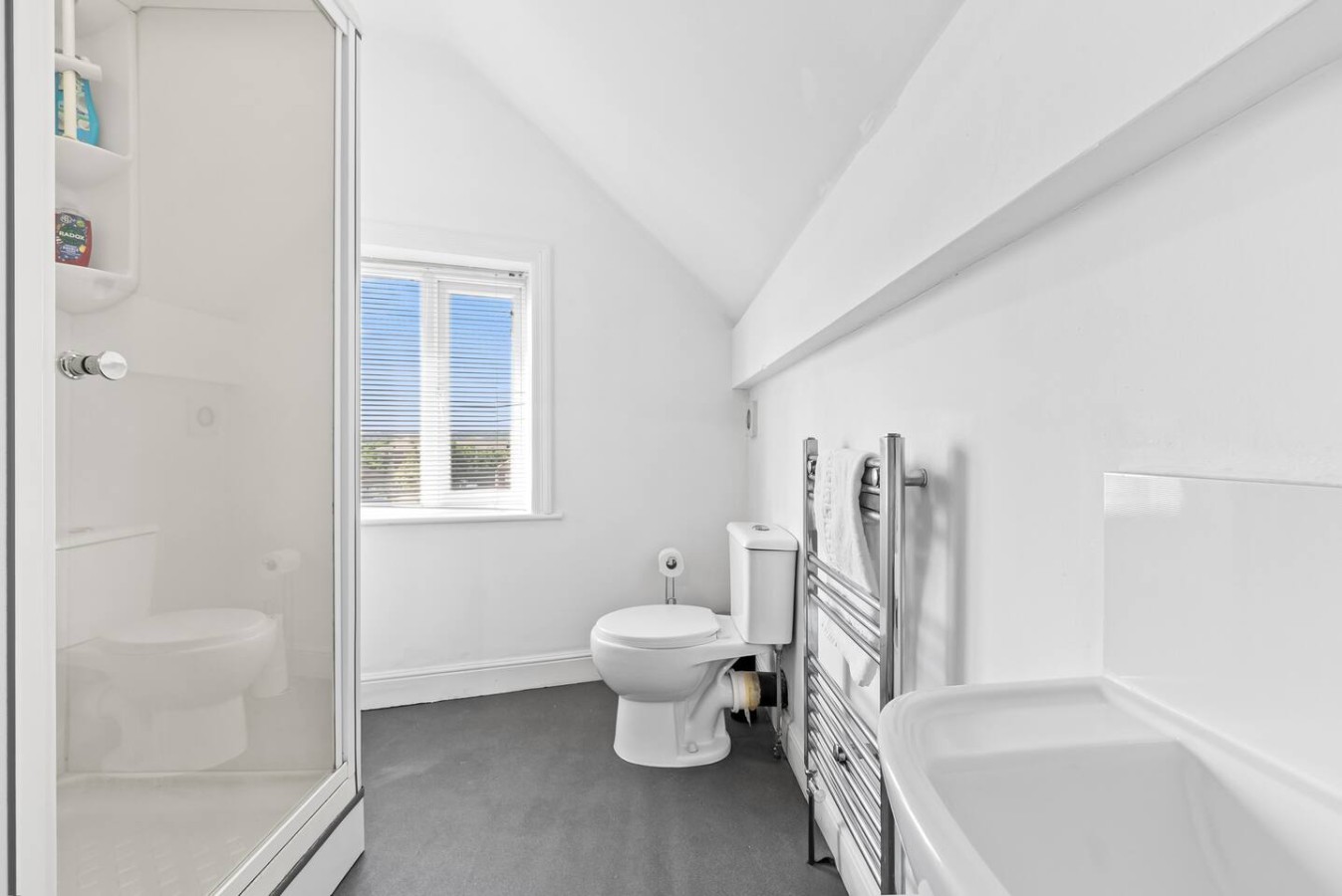 Large Modern Leeds Stay w/8 Private Ensuite Studio in 1East Park Parade, England, United Kingdom, LS9 9NQ - Property image 15 - VivreStays