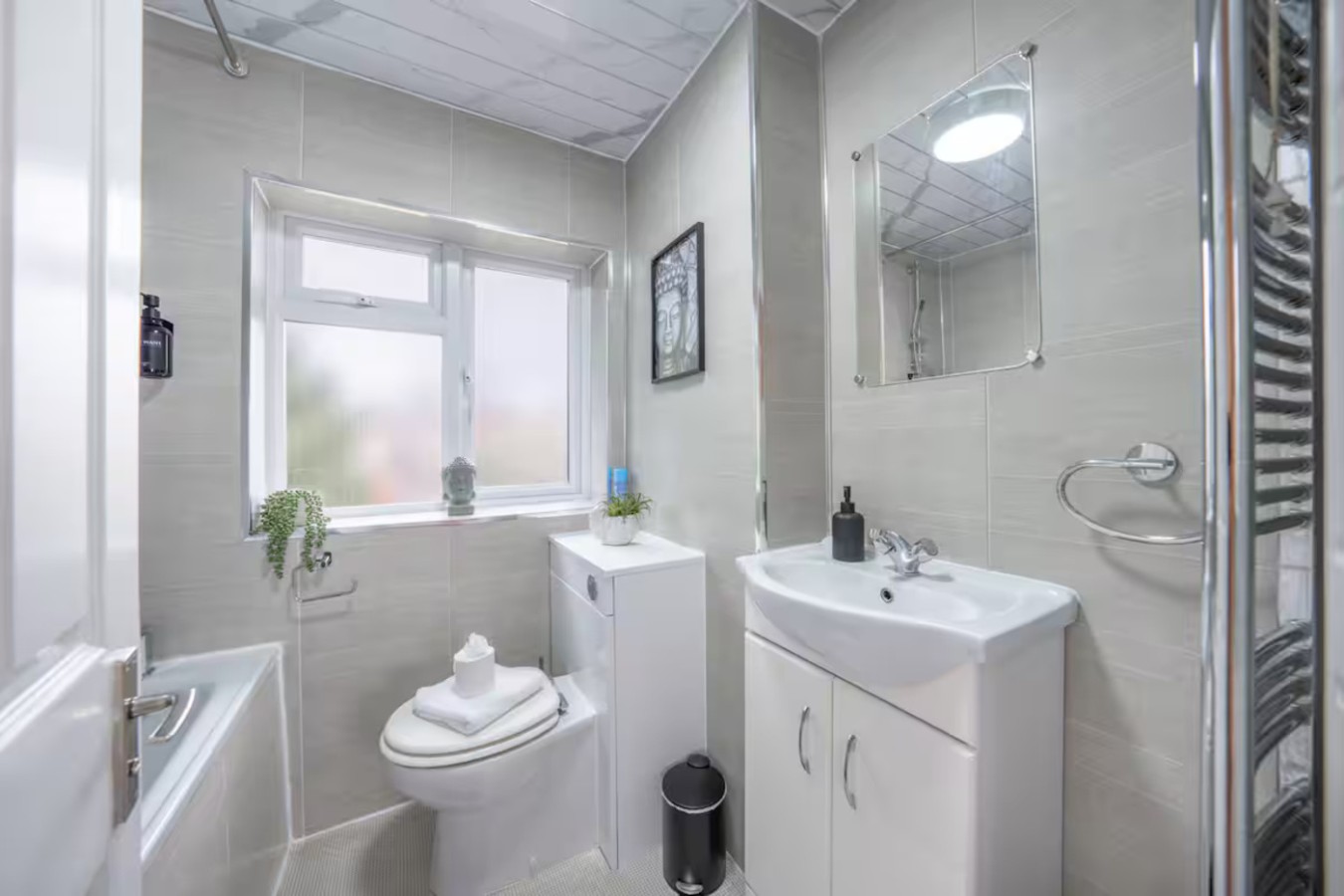 Spacious 4BR High Wycombe Home | Sleeps 8 | Free Parking in 2Hobart Close, England, United Kingdom, HP13 6UF - Property image 23 - VivreStays