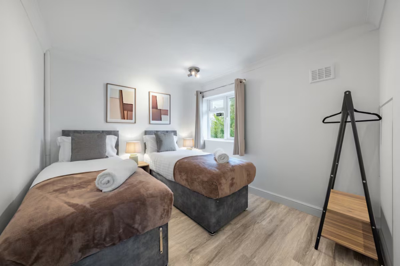 Spacious 4BR High Wycombe Home | Sleeps 8 | Free Parking in 2Hobart Close, England, United Kingdom, HP13 6UF - Property image 21 - VivreStays