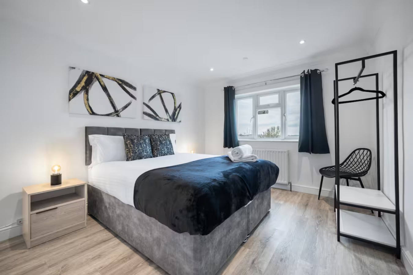 Spacious 4BR High Wycombe Home | Sleeps 8 | Free Parking serviced apartment - High Wycombe HP13 6UF - VivreStays
