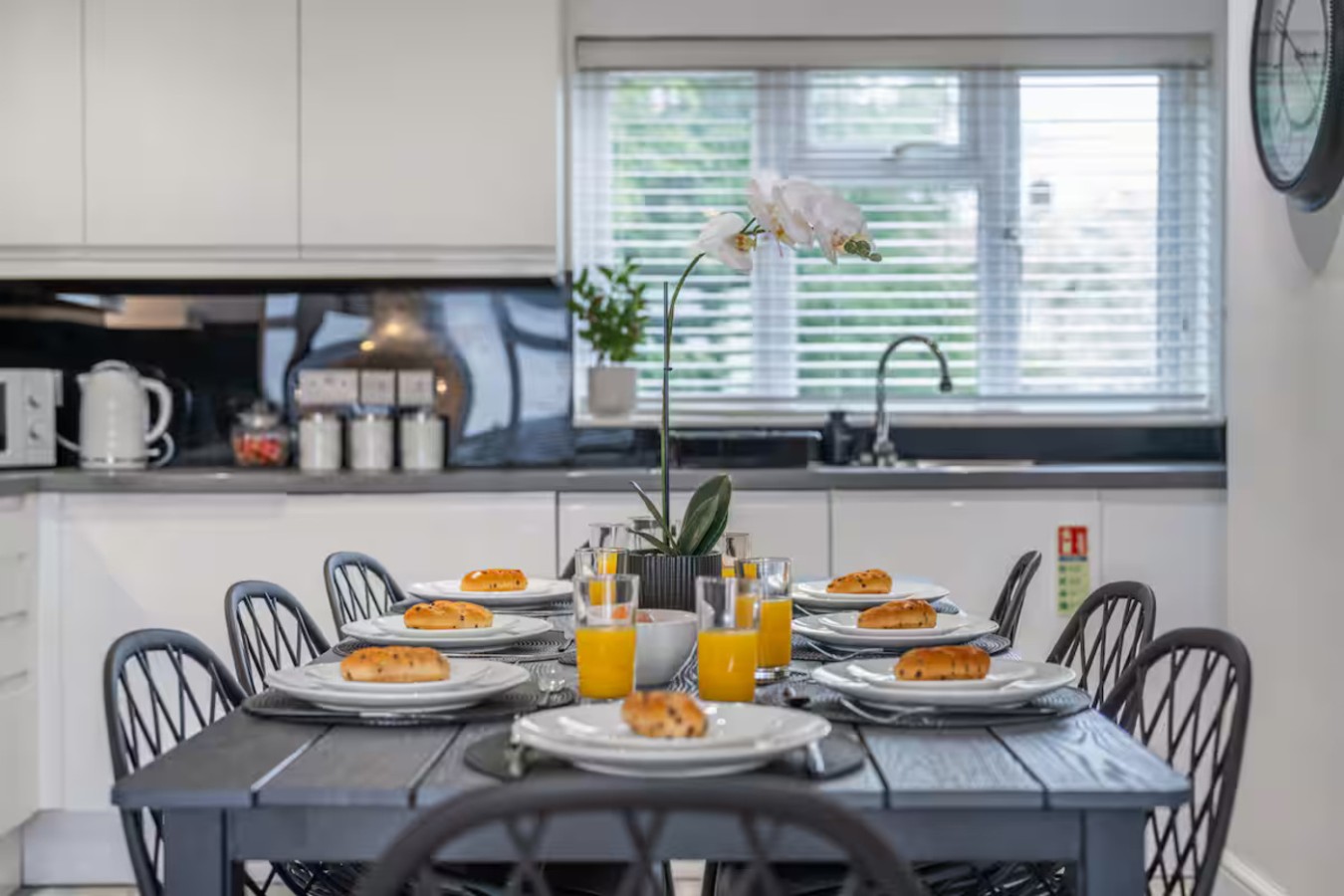 Spacious 4BR High Wycombe Home | Sleeps 8 | Free Parking in 2Hobart Close, England, United Kingdom, HP13 6UF - Property image 7 - VivreStays