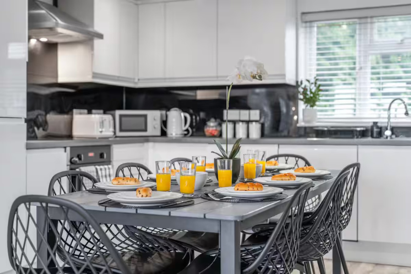 Spacious 4BR High Wycombe Home | Sleeps 8 | Free Parking in 2Hobart Close, England, United Kingdom, HP13 6UF - Property image 5 - VivreStays