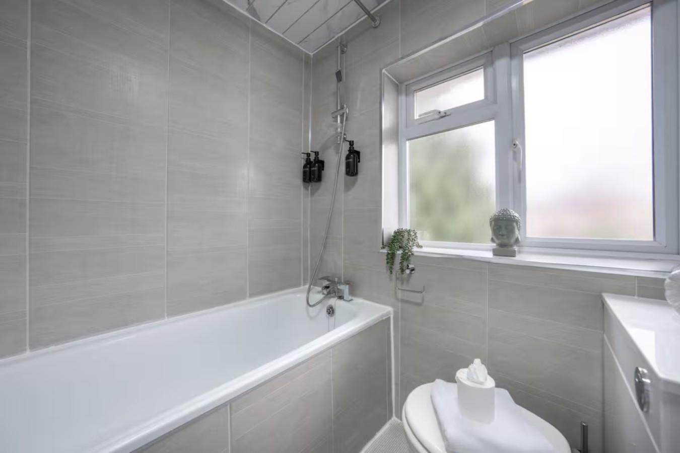Spacious 4BR High Wycombe Home | Sleeps 8 | Free Parking in 2Hobart Close, England, United Kingdom, HP13 6UF - Property image 24 - VivreStays