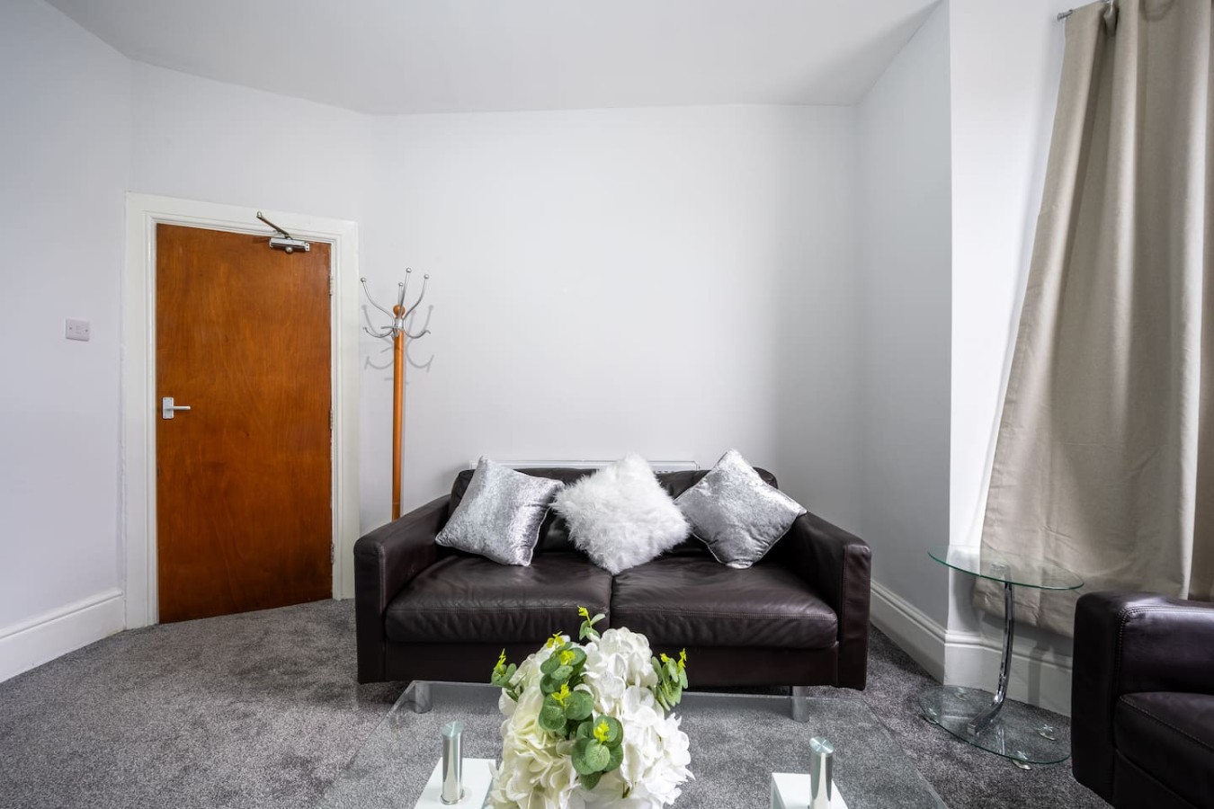 Spacious 5BR Sheffield Home | Sleeps 10 | Near City Centre in 905 Ecclesall Rd, Sheffield S11 8TL, UK - Property image 36 - VivreStays