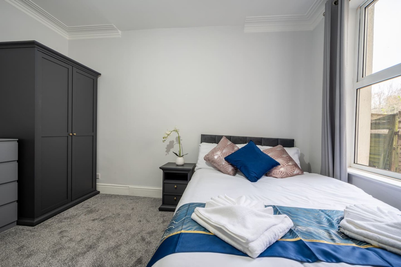 Spacious 5BR Sheffield Home | Sleeps 10 | Near City Centre in 905 Ecclesall Rd, Sheffield S11 8TL, UK - Property image 43 - VivreStays