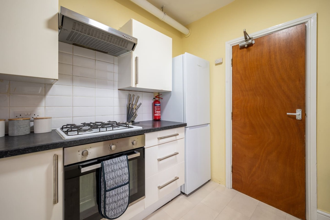 Spacious 5BR Sheffield Home | Sleeps 10 | Near City Centre in 905 Ecclesall Rd, Sheffield S11 8TL, UK - Property image 34 - VivreStays