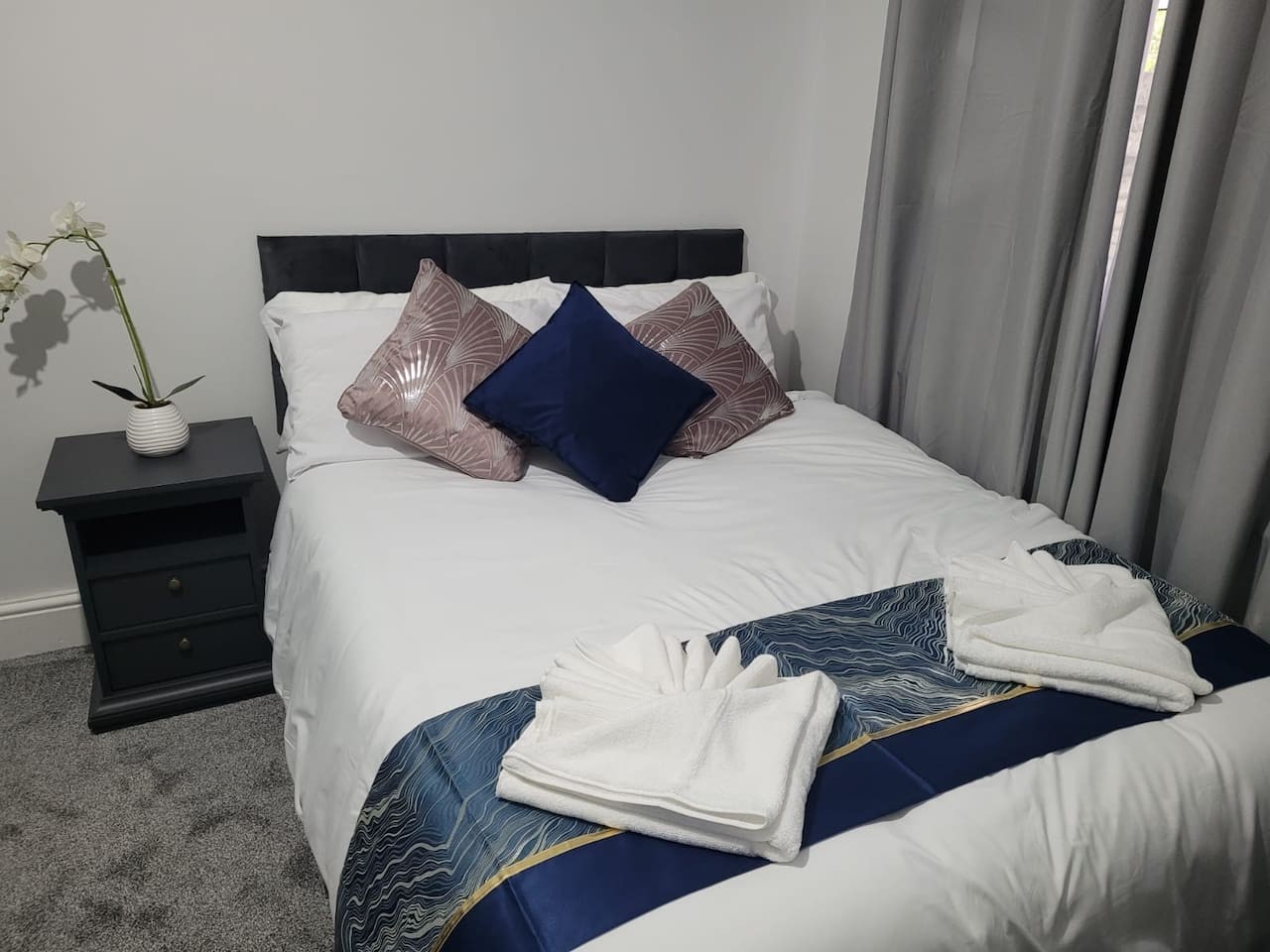 Spacious 5BR Sheffield Home | Sleeps 10 | Near City Centre in 905 Ecclesall Rd, Sheffield S11 8TL, UK - Property image 12 - VivreStays