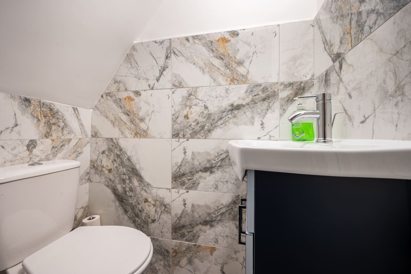 Spacious 5BR Sheffield Home | Sleeps 10 | Near City Centre in 905 Ecclesall Rd, Sheffield S11 8TL, UK - Property image 30 - VivreStays