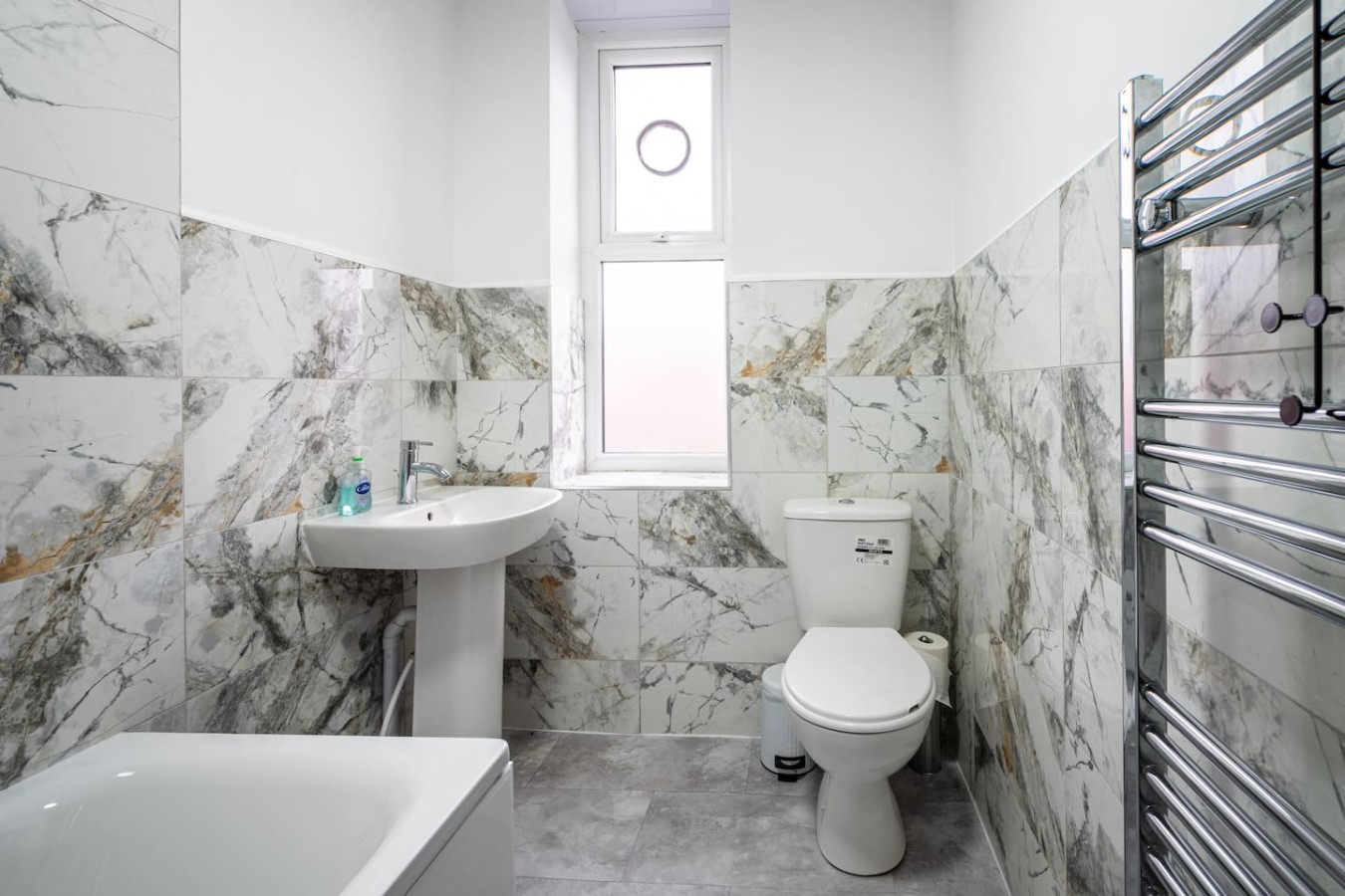 Spacious 5BR Sheffield Home | Sleeps 10 | Near City Centre in 905 Ecclesall Rd, Sheffield S11 8TL, UK - Property image 33 - VivreStays