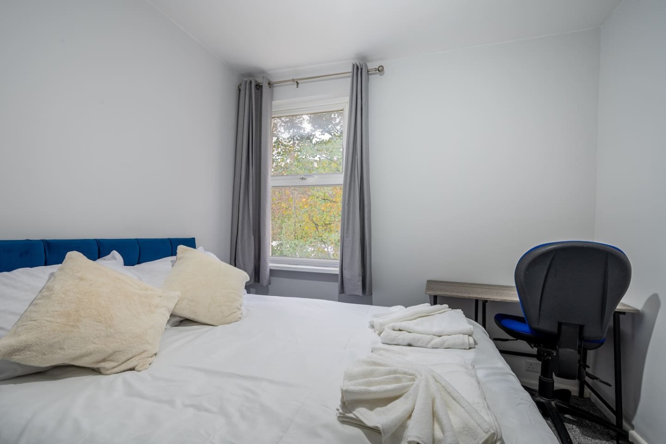 Spacious 5BR Sheffield Home | Sleeps 10 | Near City Centre in 905 Ecclesall Rd, Sheffield S11 8TL, UK - Property image 27 - VivreStays