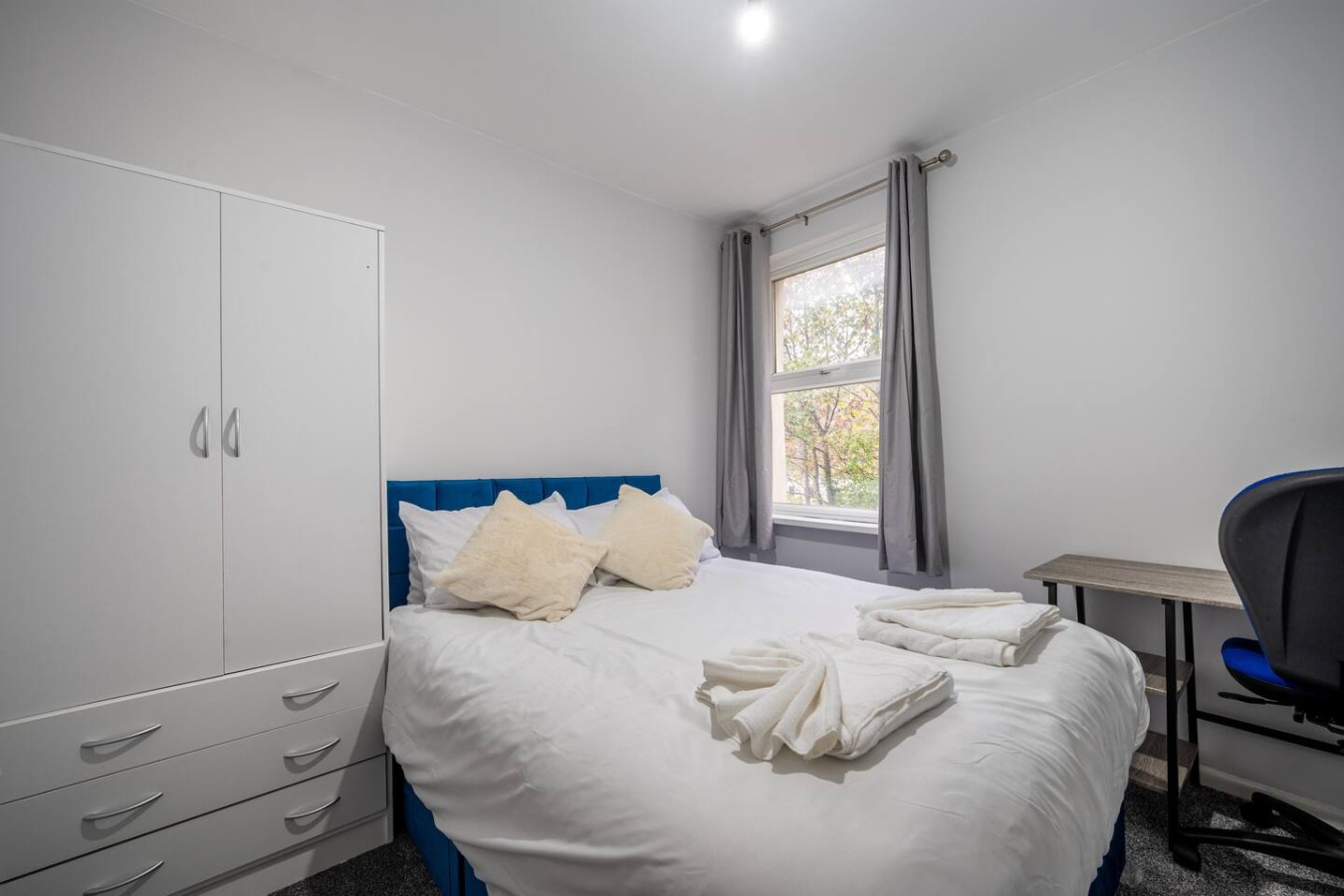 Spacious 5BR Sheffield Home | Sleeps 10 | Near City Centre in 905 Ecclesall Rd, Sheffield S11 8TL, UK - Property image 35 - VivreStays