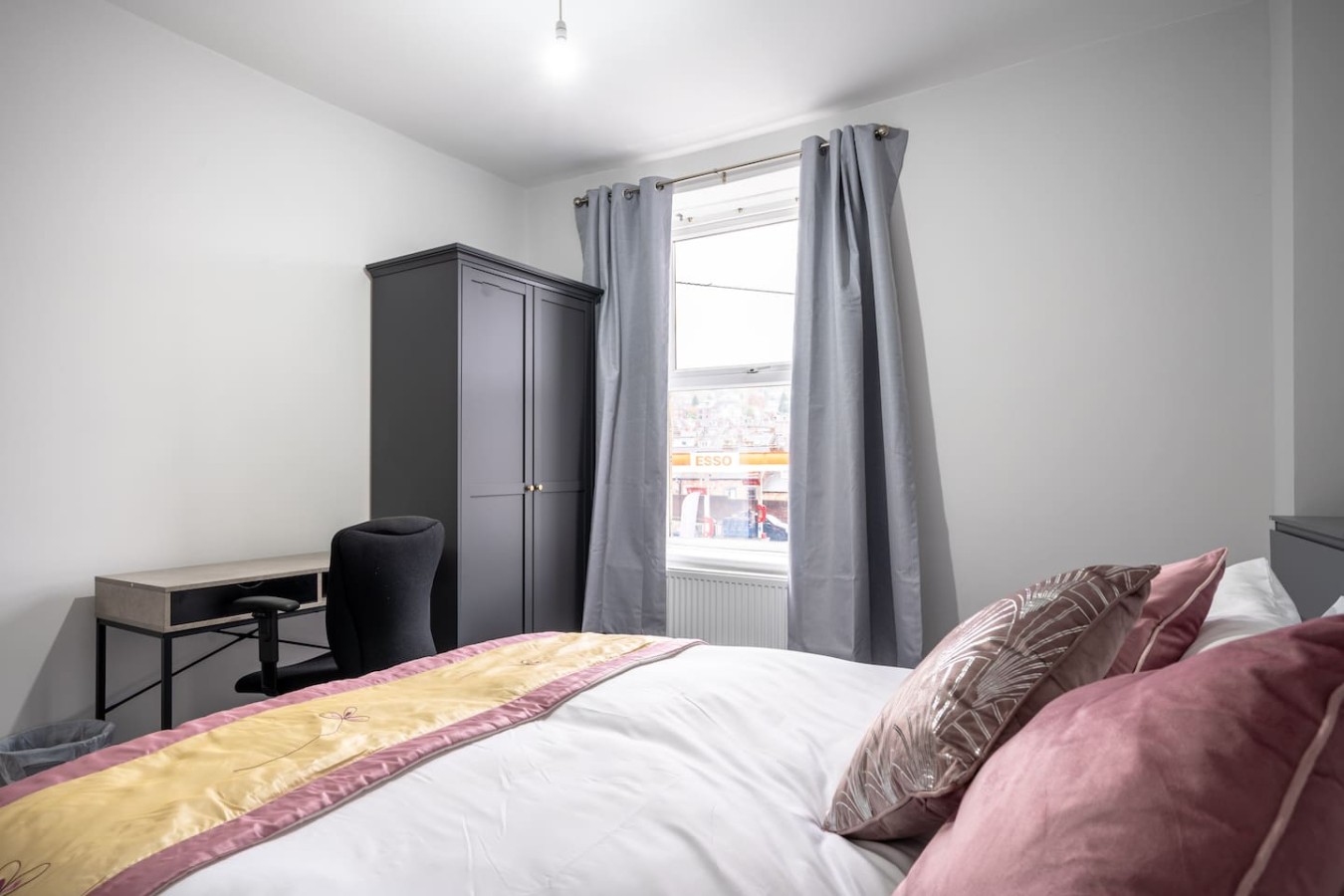 Spacious 5BR Sheffield Home | Sleeps 10 | Near City Centre in 905 Ecclesall Rd, Sheffield S11 8TL, UK - Property image 42 - VivreStays
