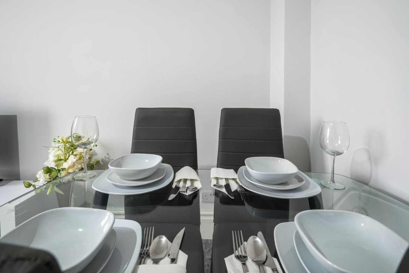 Spacious 5BR Sheffield Home | Sleeps 10 | Near City Centre in 905 Ecclesall Rd, Sheffield S11 8TL, UK - Property image 25 - VivreStays