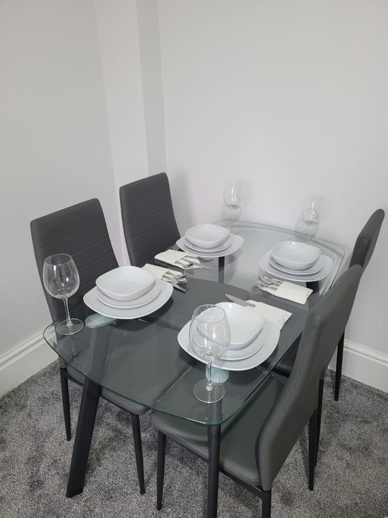 Spacious 5BR Sheffield Home | Sleeps 10 | Near City Centre in 905 Ecclesall Rd, Sheffield S11 8TL, UK - Property image 9 - VivreStays