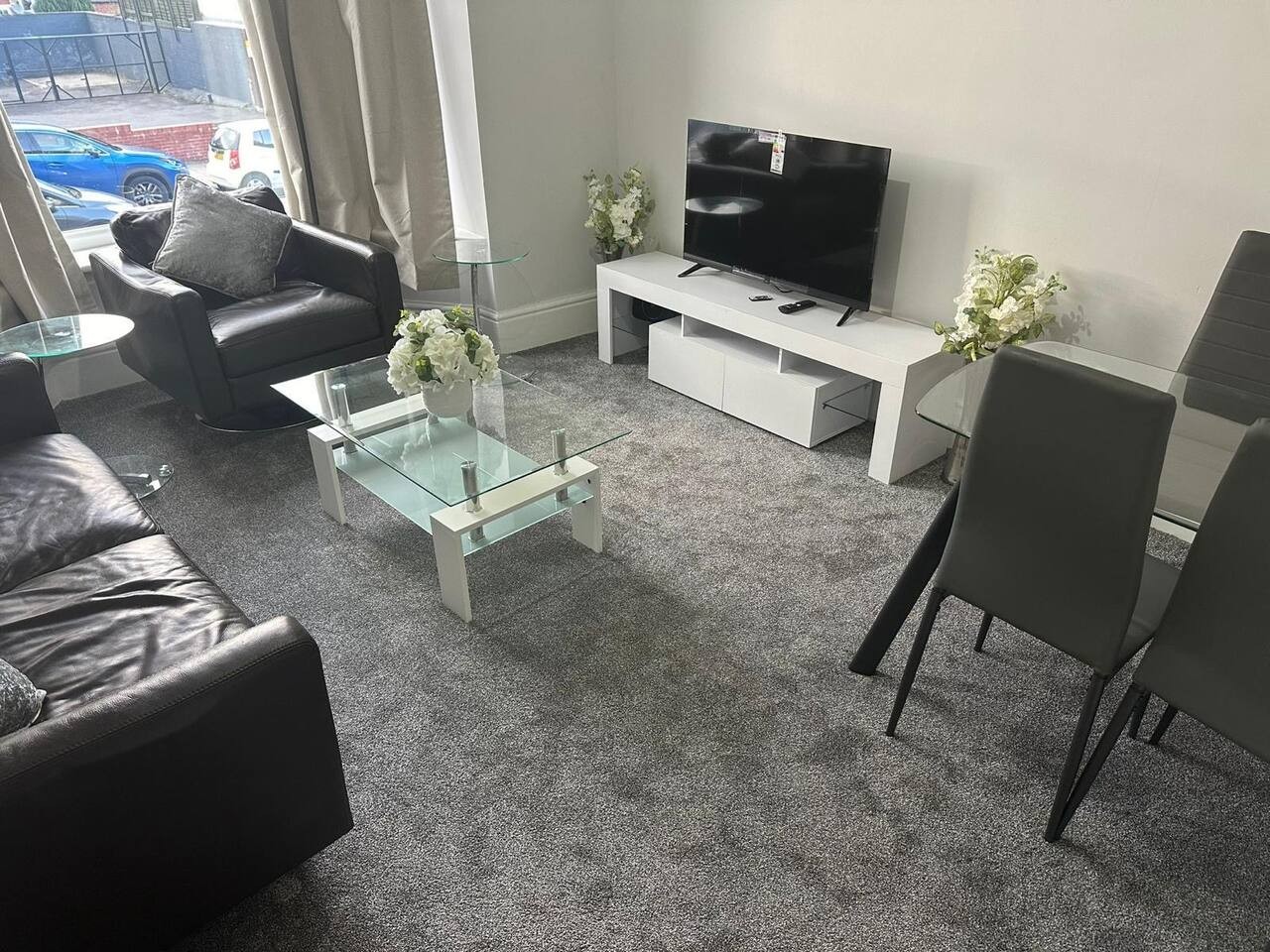 Spacious 5BR Sheffield Home | Sleeps 10 | Near City Centre in 905 Ecclesall Rd, Sheffield S11 8TL, UK - Property image 11 - VivreStays
