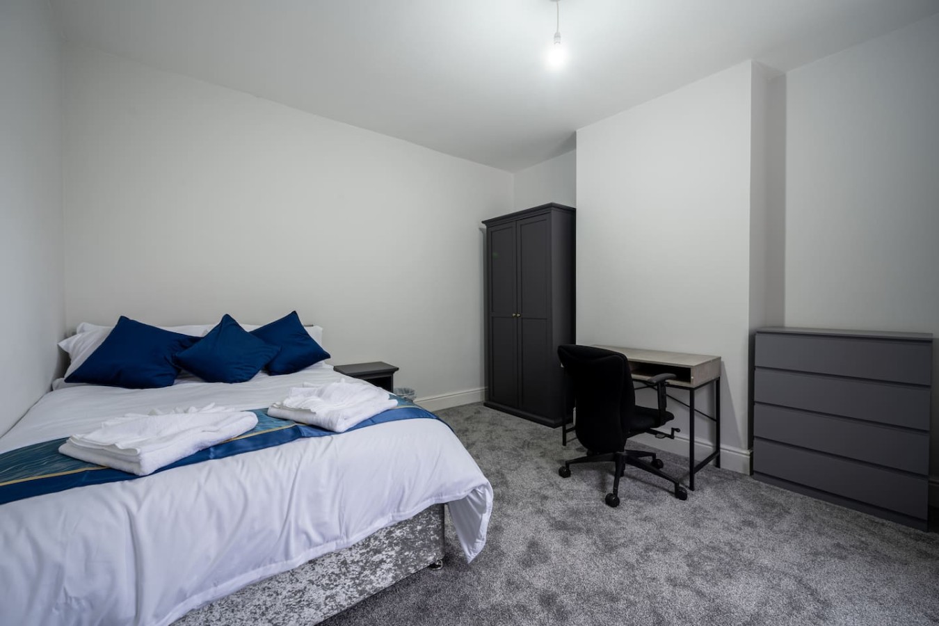 Spacious 5BR Sheffield Home | Sleeps 10 | Near City Centre in 905 Ecclesall Rd, Sheffield S11 8TL, UK - Property image 37 - VivreStays