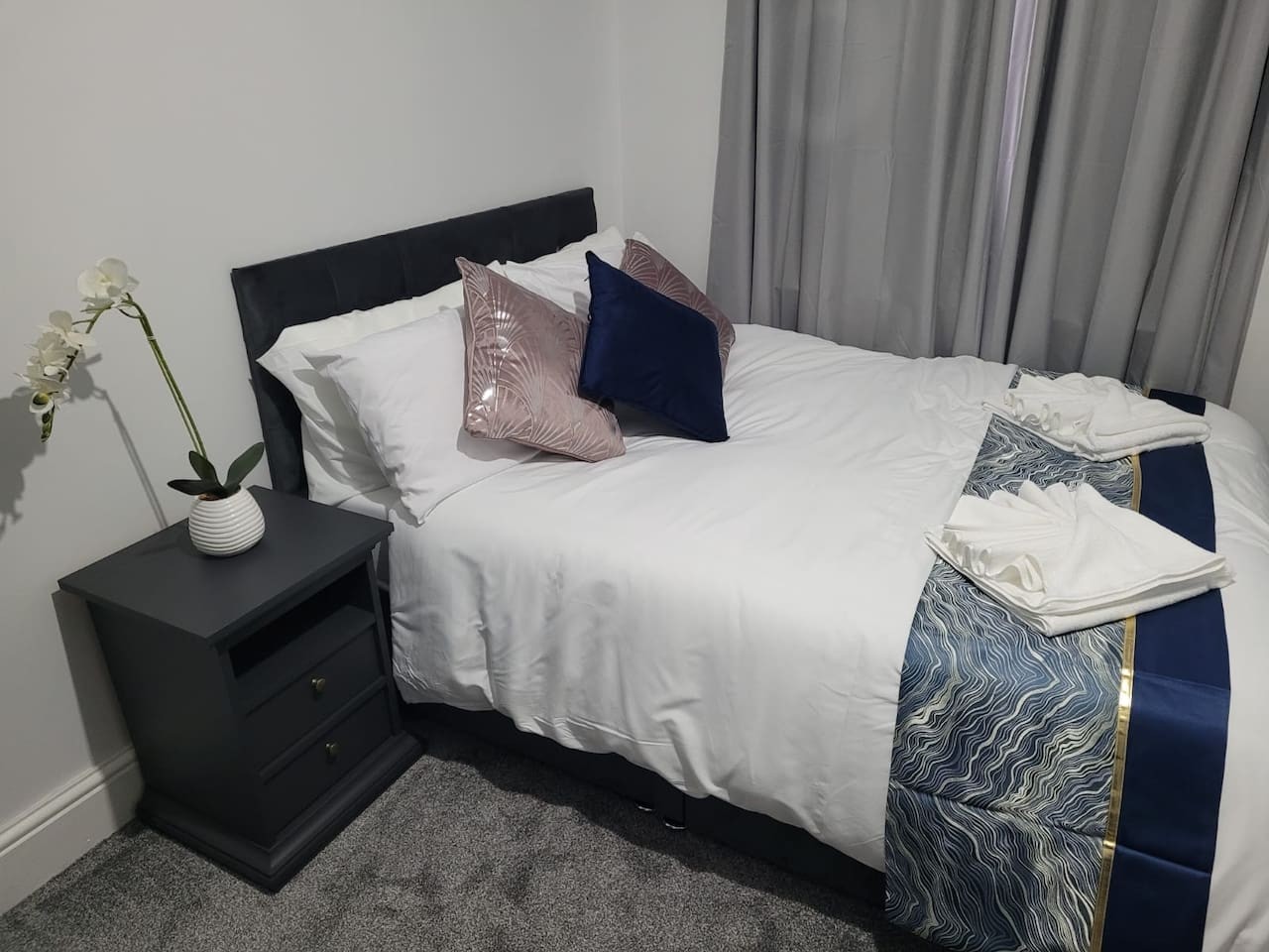 Spacious 5BR Sheffield Home | Sleeps 10 | Near City Centre in 905 Ecclesall Rd, Sheffield S11 8TL, UK - Property image 16 - VivreStays