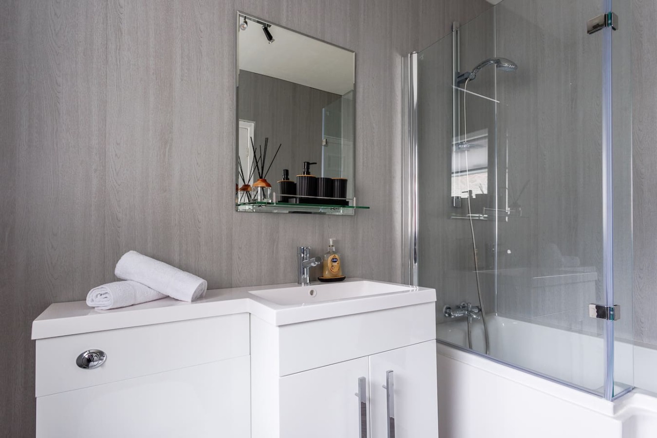 Sunderland City Stay | Secure Parking | Sleeps 4 in 86 Sorley St, Sunderland SR4 7UY, UK - Property image 32 - VivreStays