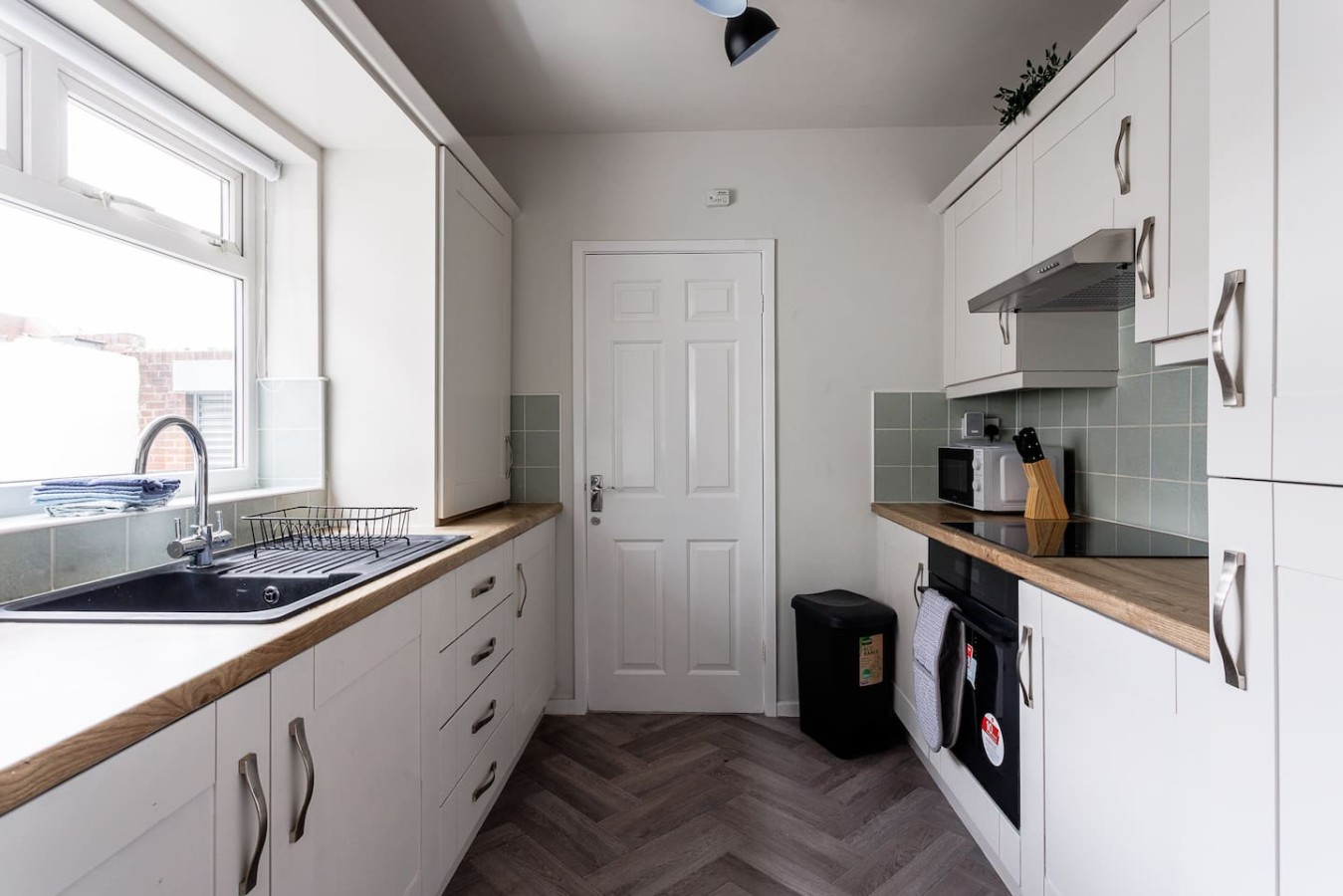 Sunderland City Stay | Secure Parking | Sleeps 4 in 86 Sorley St, Sunderland SR4 7UY, UK - Property image 3 - VivreStays