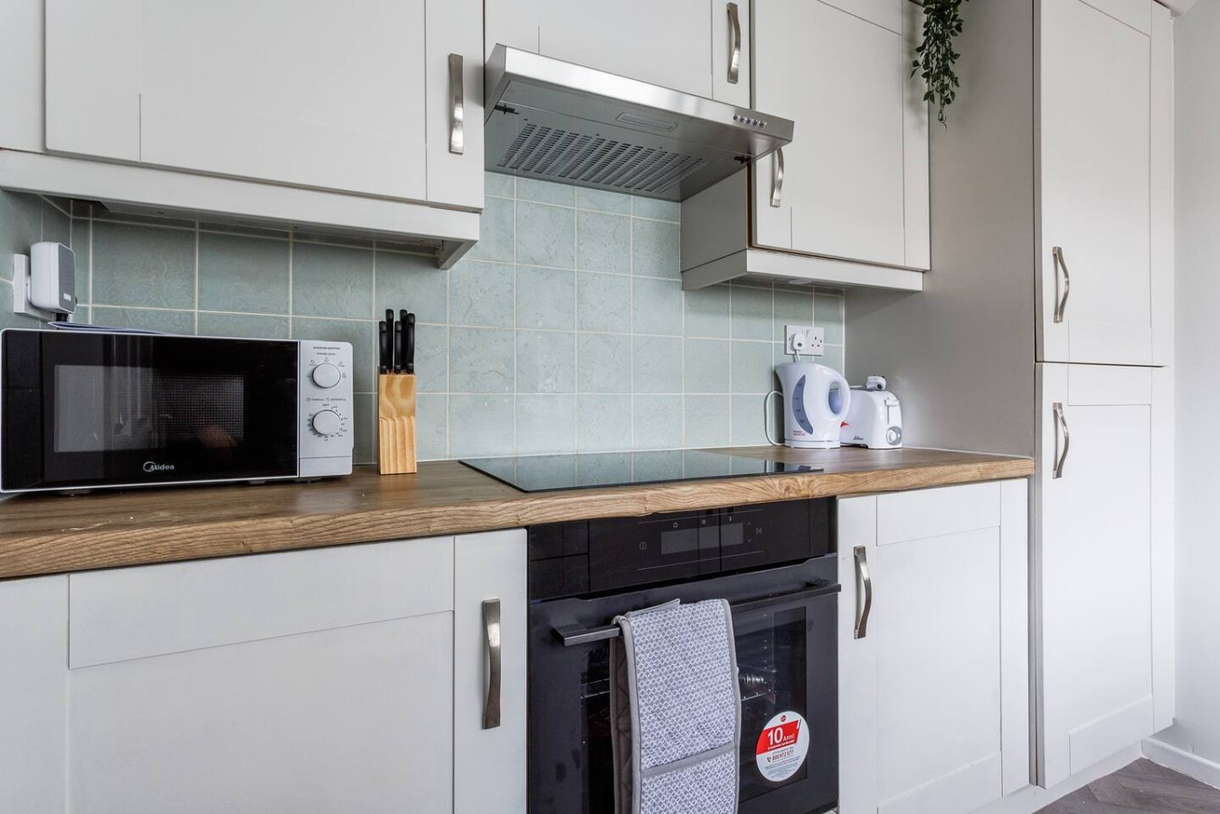 Sunderland City Stay | Secure Parking | Sleeps 4 in 86 Sorley St, Sunderland SR4 7UY, UK - Property image 15 - VivreStays