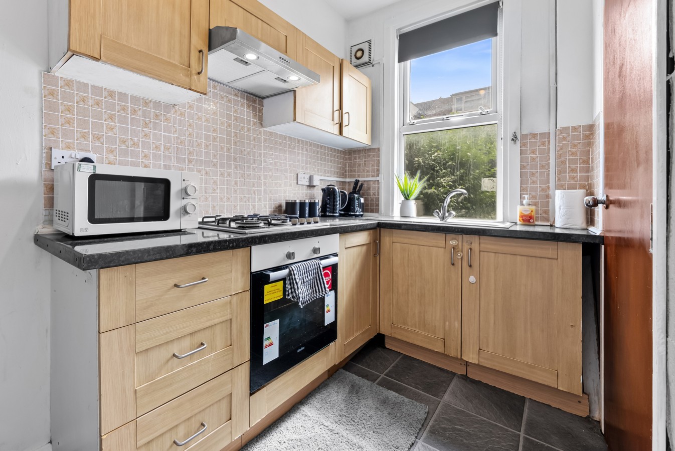 Spacious Leeds Home | Sleeps 6 | Free Parking in 7 Cross Flatts Rd, Beeston, Leeds LS11 7JB, UK - Property image 15 - VivreStays