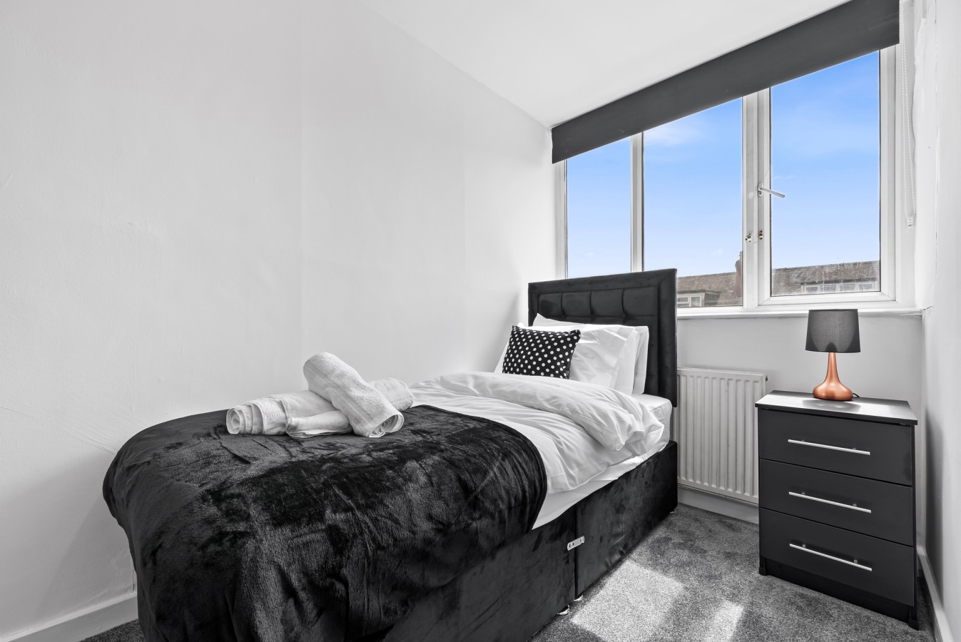 Spacious Leeds Home | Sleeps 6 | Free Parking in 7 Cross Flatts Rd, Beeston, Leeds LS11 7JB, UK - Property image 8 - VivreStays