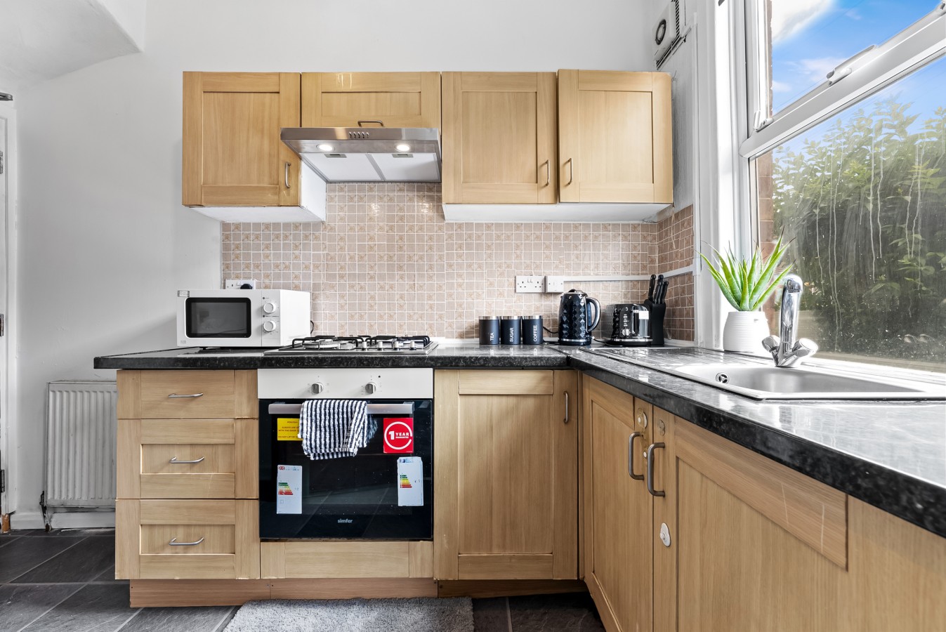 Spacious Leeds Home | Sleeps 6 | Free Parking in 7 Cross Flatts Rd, Beeston, Leeds LS11 7JB, UK - Property image 16 - VivreStays