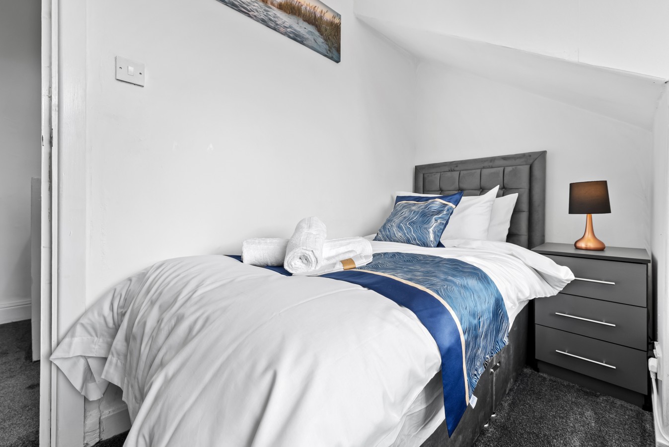 Spacious Leeds Home | Sleeps 6 | Free Parking in 7 Cross Flatts Rd, Beeston, Leeds LS11 7JB, UK - Property image 14 - VivreStays