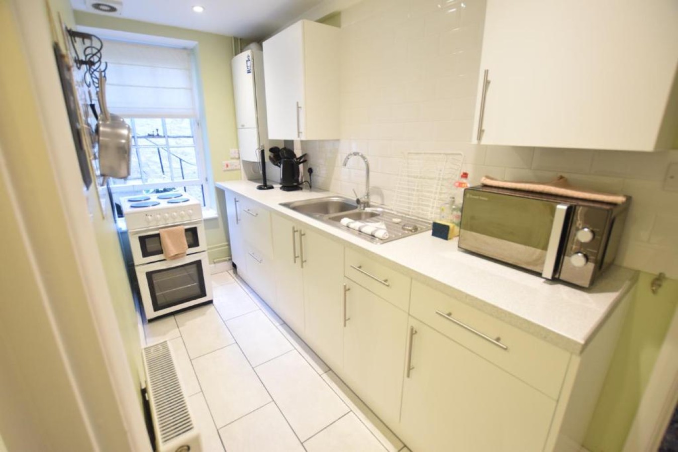 2-Bedroom Apartment | Ryde, Isle of Wight | ST9A in Ryde - Property image 15 - VivreStays