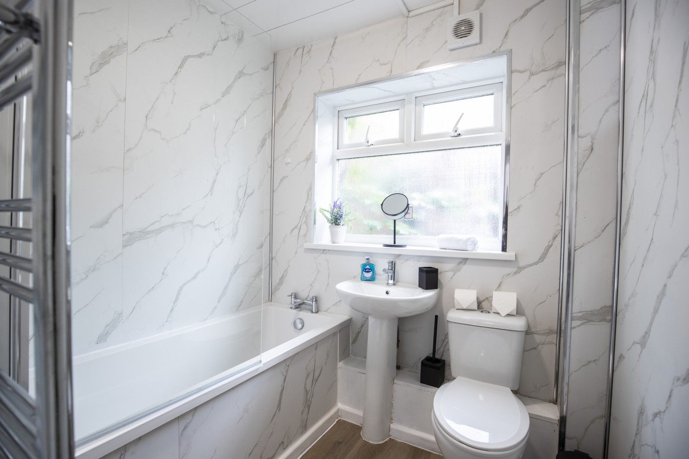 Gateshead 2BR Flat - Near Town & Metro Access in 293 Brighton Rd, Gateshead NE8 4SA, UK - Property image 11 - VivreStays