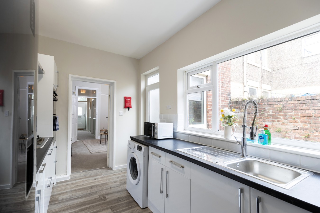Gateshead 2BR Flat - Near Town & Metro Access in 293 Brighton Rd, Gateshead NE8 4SA, UK - Property image 9 - VivreStays