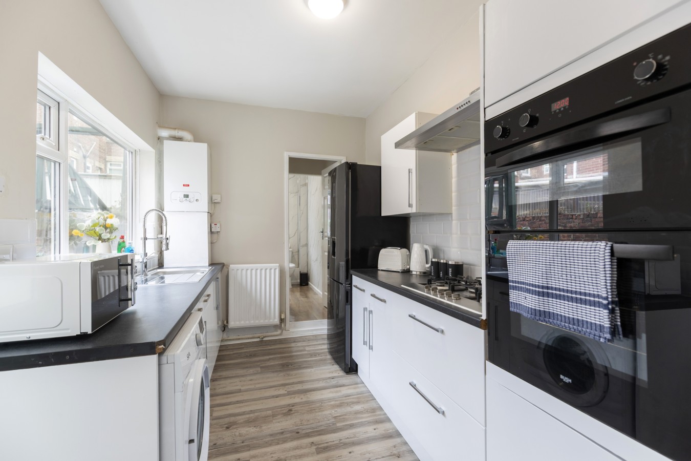 Gateshead 2BR Flat - Near Town & Metro Access in 293 Brighton Rd, Gateshead NE8 4SA, UK - Property image 8 - VivreStays