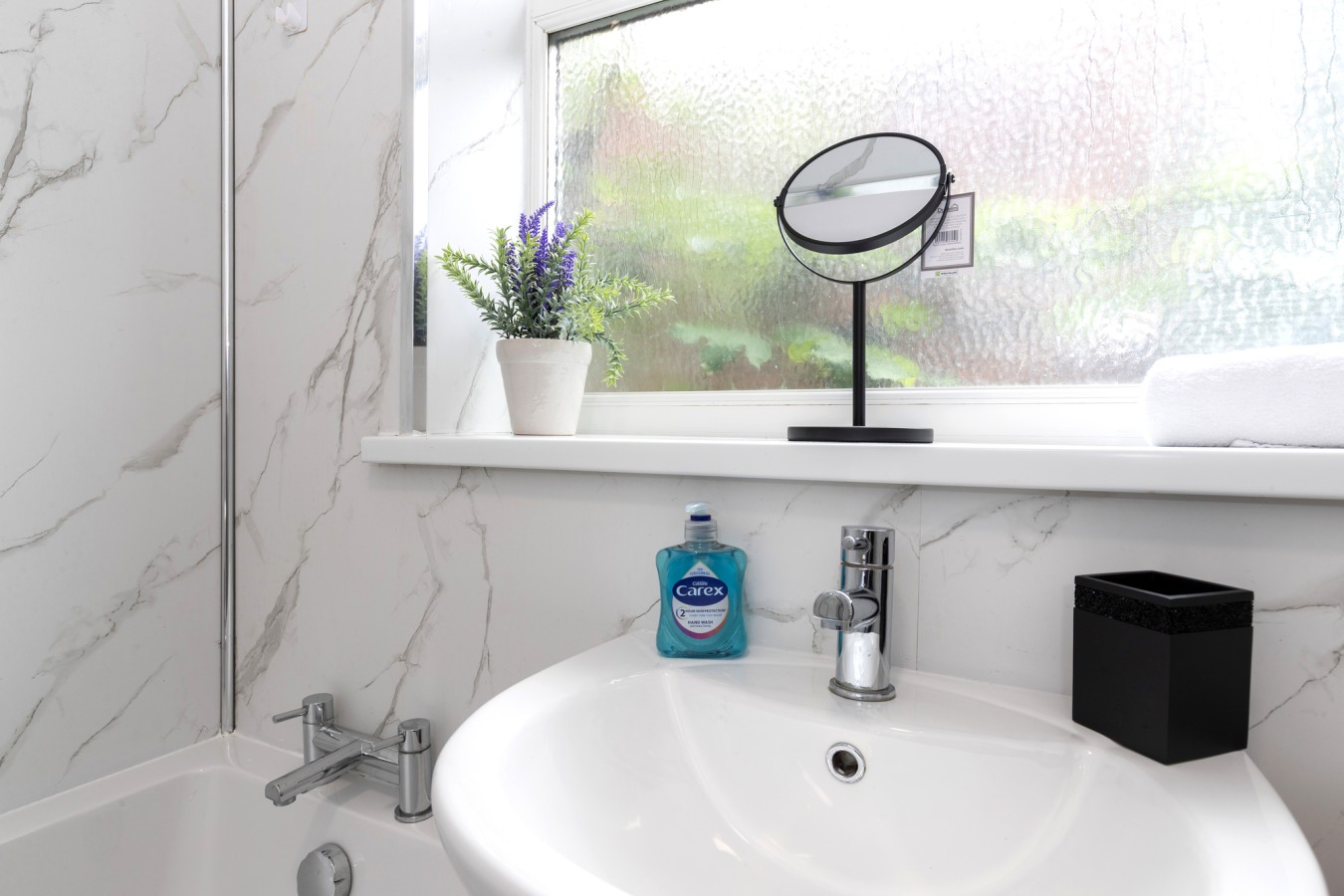 Gateshead 2BR Flat - Near Town & Metro Access in 293 Brighton Rd, Gateshead NE8 4SA, UK - Property image 12 - VivreStays