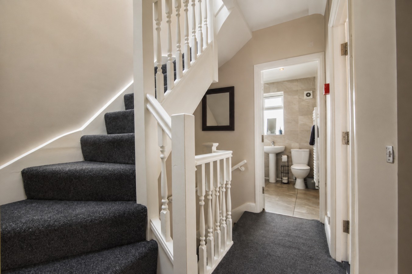 Spacious 3BR Flat Sleeps 7 in Greenford in 265 Whitton Ave E, Greenford UB6 0QQ, UK - Property image 27 - VivreStays