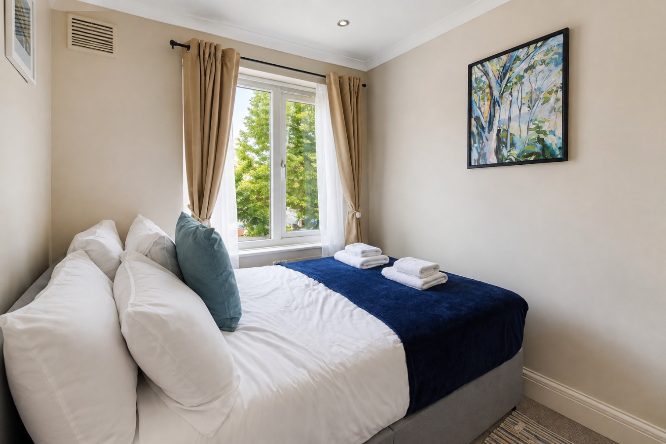 Spacious 3BR Flat Sleeps 7 in Greenford in 265 Whitton Ave E, Greenford UB6 0QQ, UK - Property image 23 - VivreStays