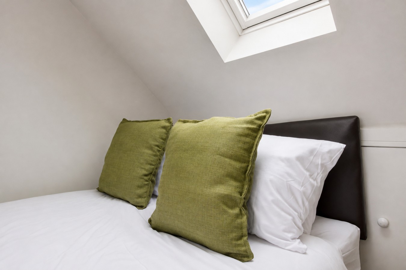 Spacious 3BR Flat Sleeps 7 in Greenford in 265 Whitton Ave E, Greenford UB6 0QQ, UK - Property image 20 - VivreStays
