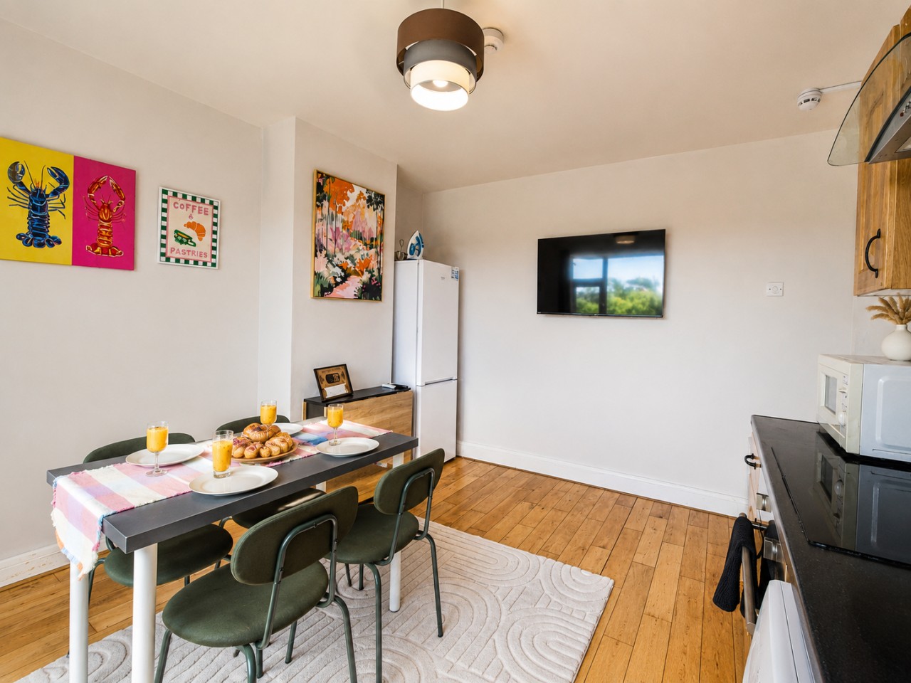 Spacious 3BR Flat Sleeps 7 in Greenford in 265 Whitton Ave E, Greenford UB6 0QQ, UK - Property image 9 - VivreStays