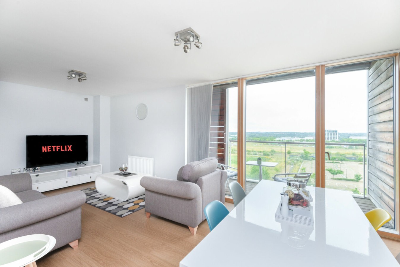 1-Bedroom Apartment | Central Milton Keynes | Emerald House in Milton Keynes - Property image 3 - VivreStays