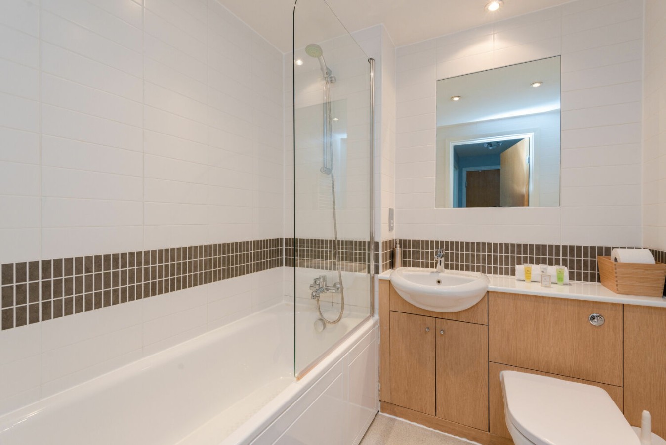 1-Bedroom Apartment | Central Milton Keynes | Emerald House in Milton Keynes - Property image 15 - VivreStays